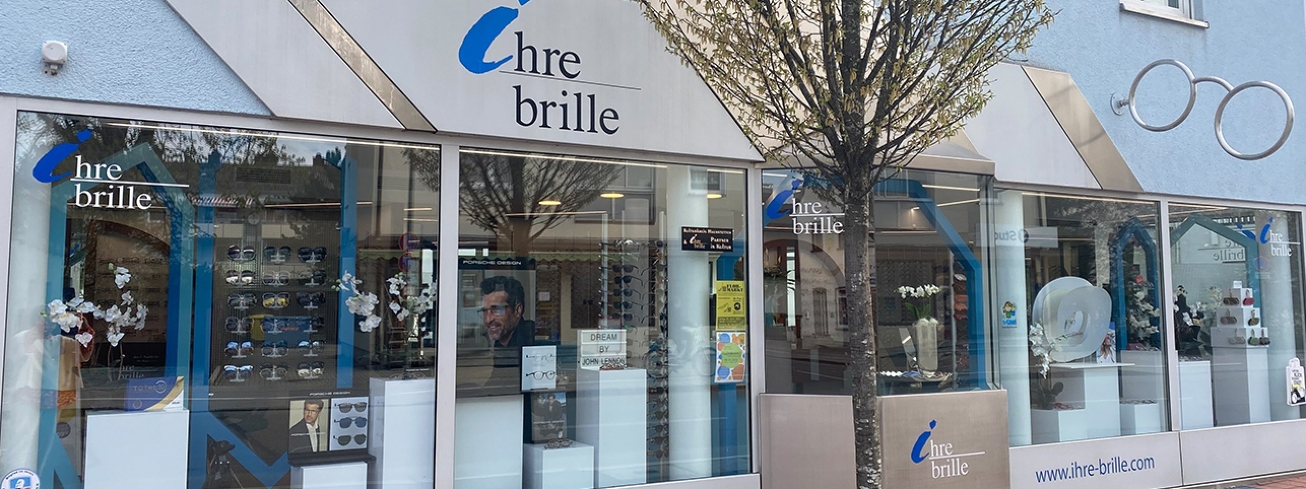 Ladenfoto, Schaufenster Ihre Brille Augenoptik in Augsburg. 